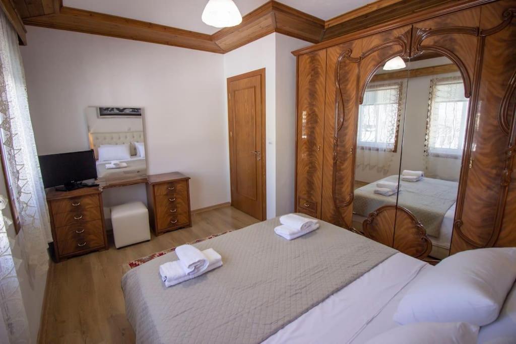 Emblematic House 3 Apartman Gjirokastra Kültér fotó