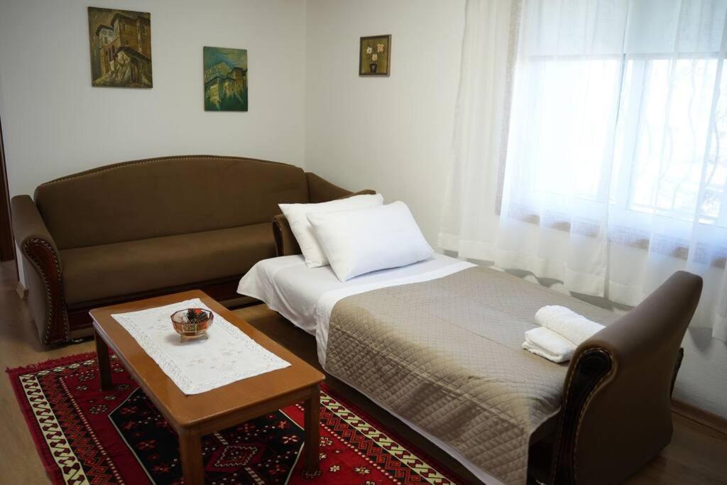 Emblematic House 3 Apartman Gjirokastra Kültér fotó