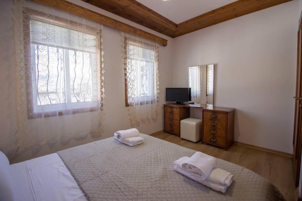 Emblematic House 3 Apartman Gjirokastra Kültér fotó