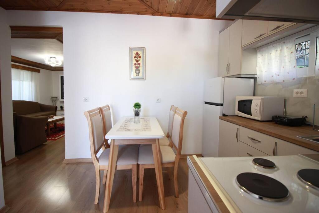 Emblematic House 3 Apartman Gjirokastra Kültér fotó