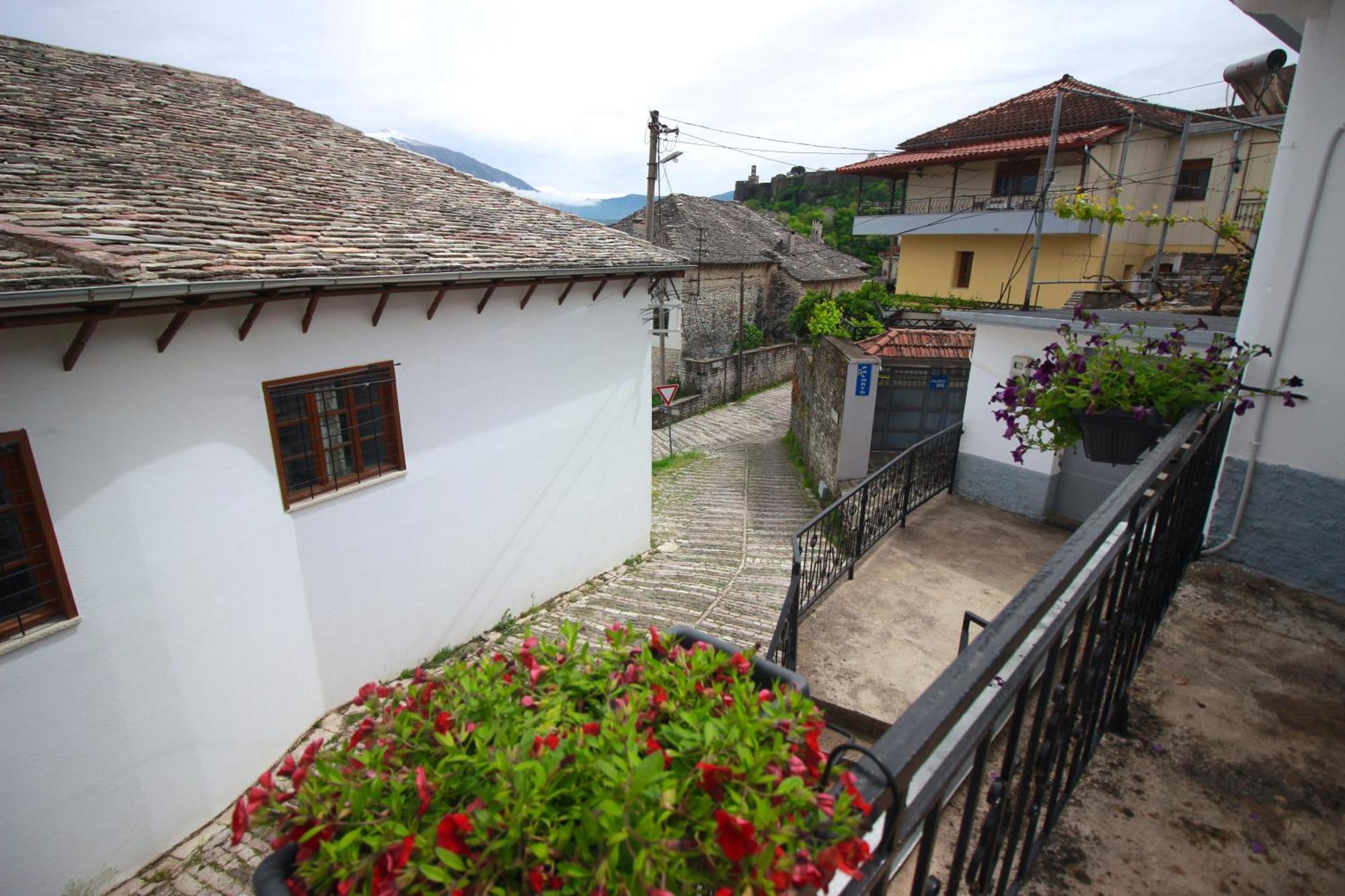 Emblematic House 3 Apartman Gjirokastra Kültér fotó